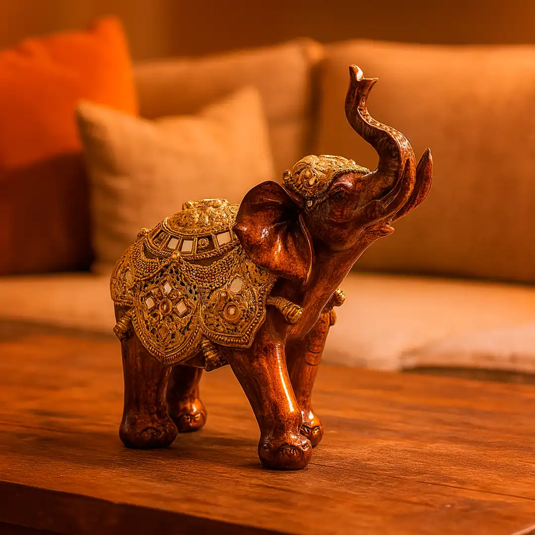 ELEFANTE INDIANO DECORATIVO DE RESINA COM DETALHES DOURADOS 17CM
