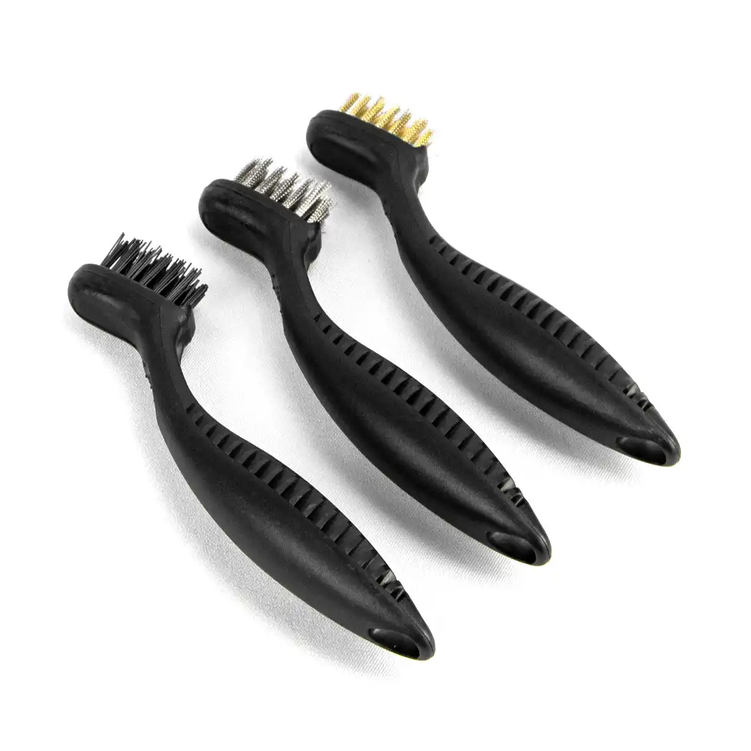 KIT COM 3 ESCOVAS DE LIMPEZA – CABO EM PP E CERDAS EM AÇO INOX, LATÃO E NYLON