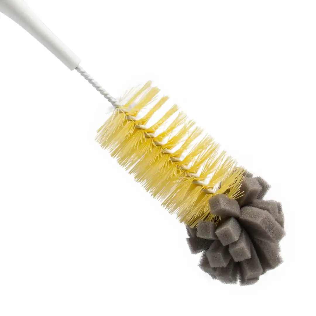ESCOVA DE LIMPEZA COM CERDAS E ESPONJA – CABO DE BAMBU 40 CM