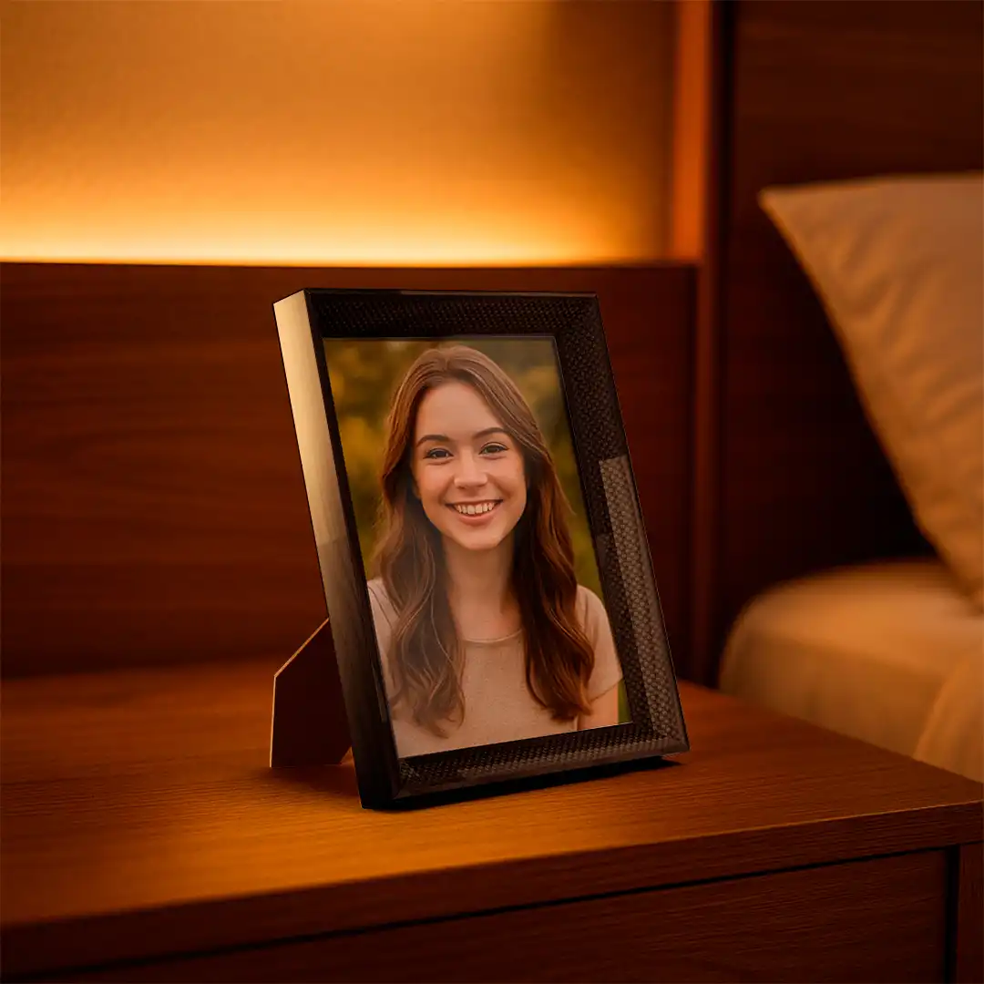 PORTA-RETRATO DECORATIVO 6X8 EM MDF MARROM CLARO E MARROM ESCURO COM PROTEÇÃO EM PLÁSTICO