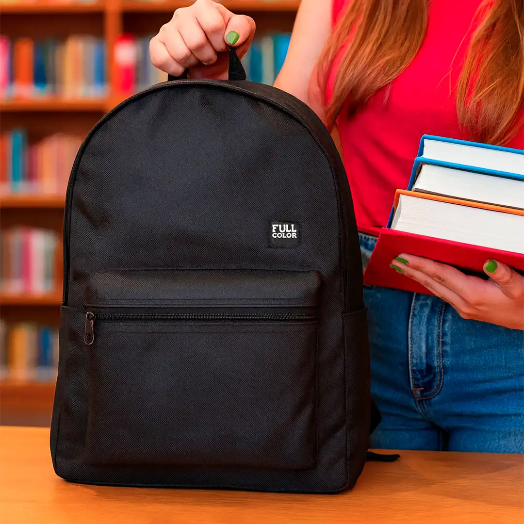 MOCHILA ESCOLAR SIMPLES EM POLIÉSTER PRETA 2 BOLSOS 45CM X 30CM