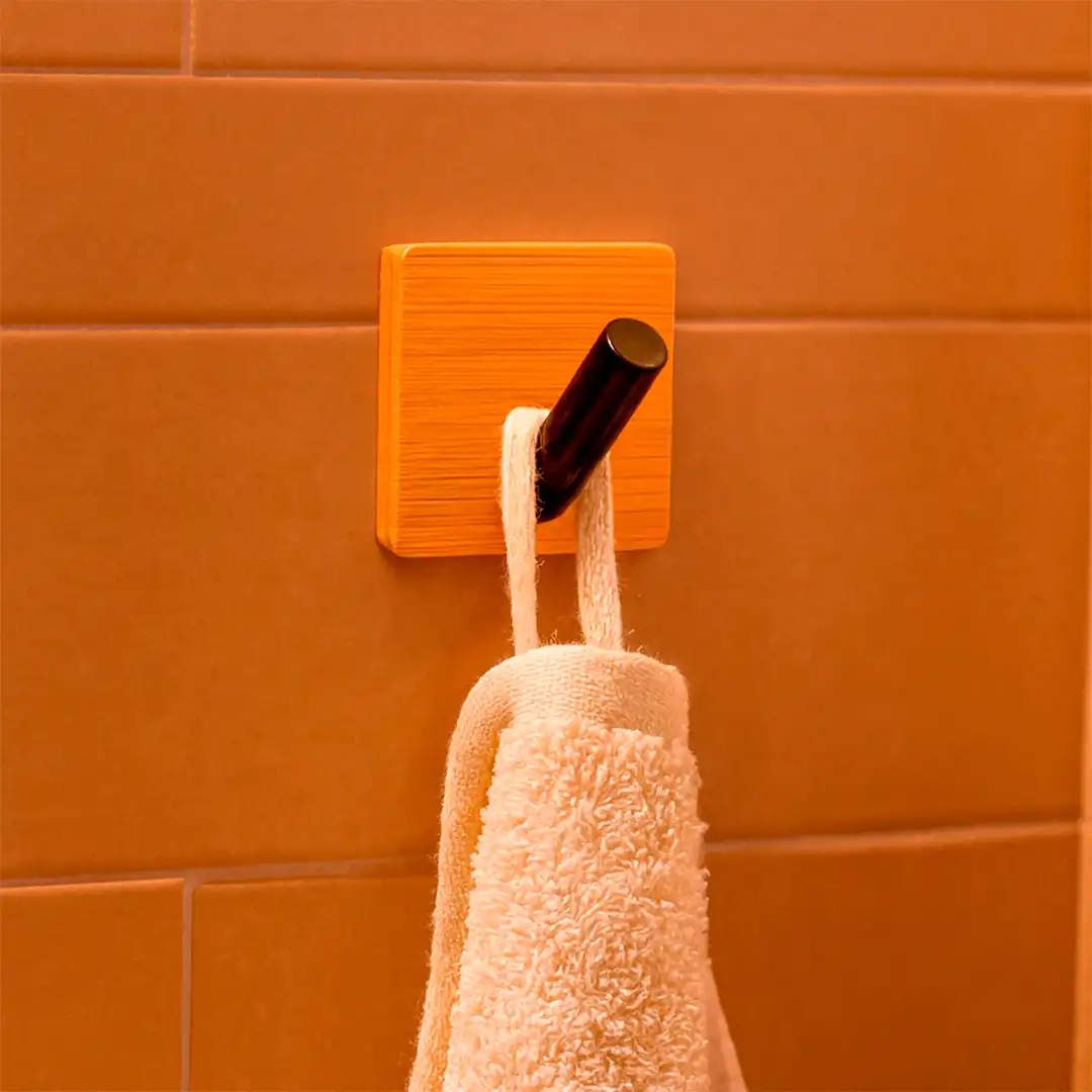 GANCHO ADESIVO DE PAREDE EM BAMBU – 4,5 CM