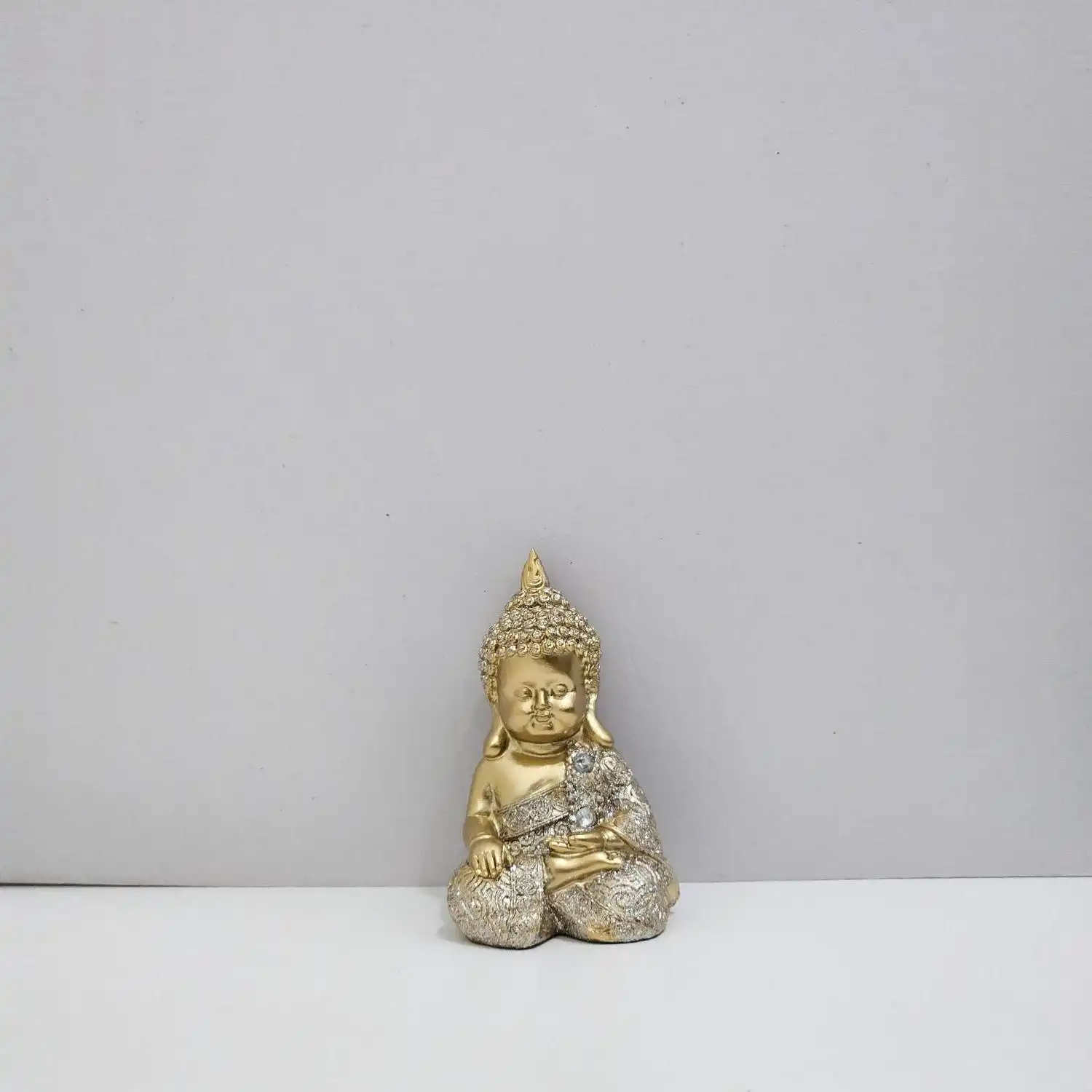 ENFEITE DECORATIVO BUDA DOURADO BRILHANTE EM RESINA P
