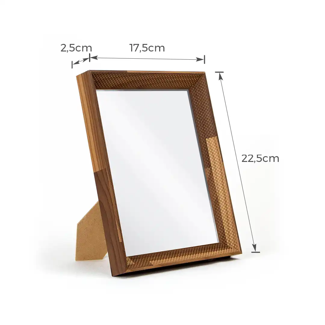 PORTA-RETRATO DECORATIVO 6X8 EM MDF MARROM CLARO E MARROM ESCURO COM PROTEÇÃO EM PLÁSTICO