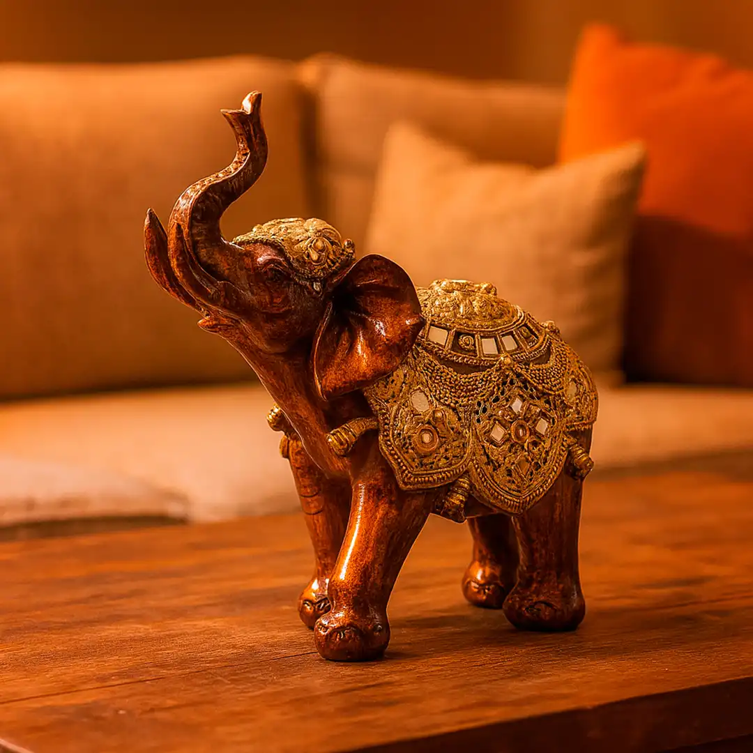 ELEFANTE INDIANO DECORATIVO DE RESINA COM DETALHES DOURADOS 17CM