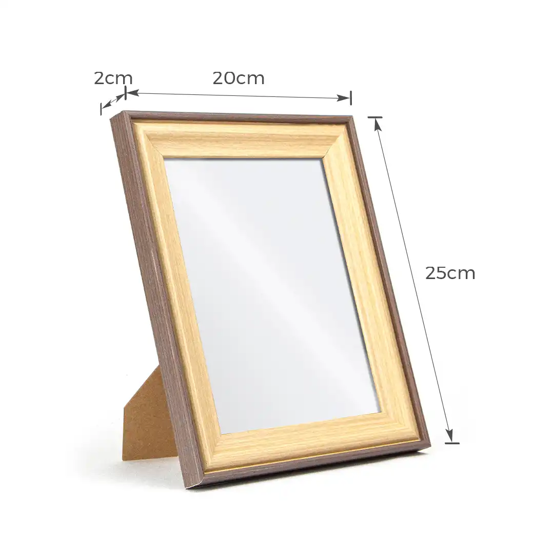 PORTA-RETRATO DECORATIVO 6X8CM EM MDF MARROM ESCURO E MADEIRA CLARA COM PROTEÇÃO EM PLÁSTICO