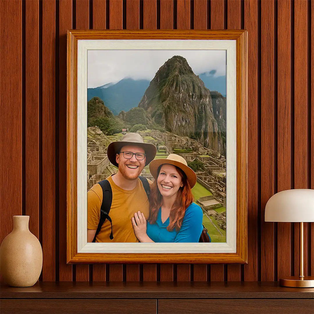 PORTA-RETRATO DECORATIVO A4 EM MDF MARROM E BRANCO COM PROTEÇÃO EM PLÁSTICO