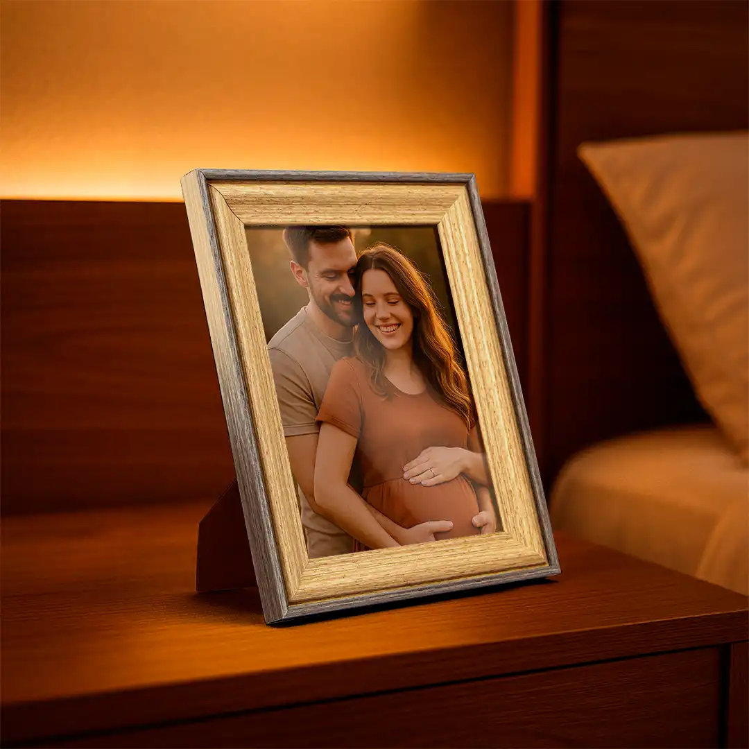 PORTA-RETRATO DECORATIVO 6X8CM EM MDF CINZA E MADEIRA CLARA COM PROTEÇÃO EM PLÁSTICO