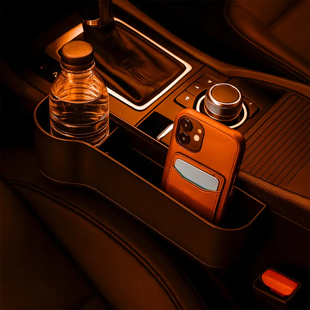 ORGANIZADOR MULTIFUNCIONAL PARA ASSENTO DE CARRO E SOFÁ COM SUPORTE PARA COPOS