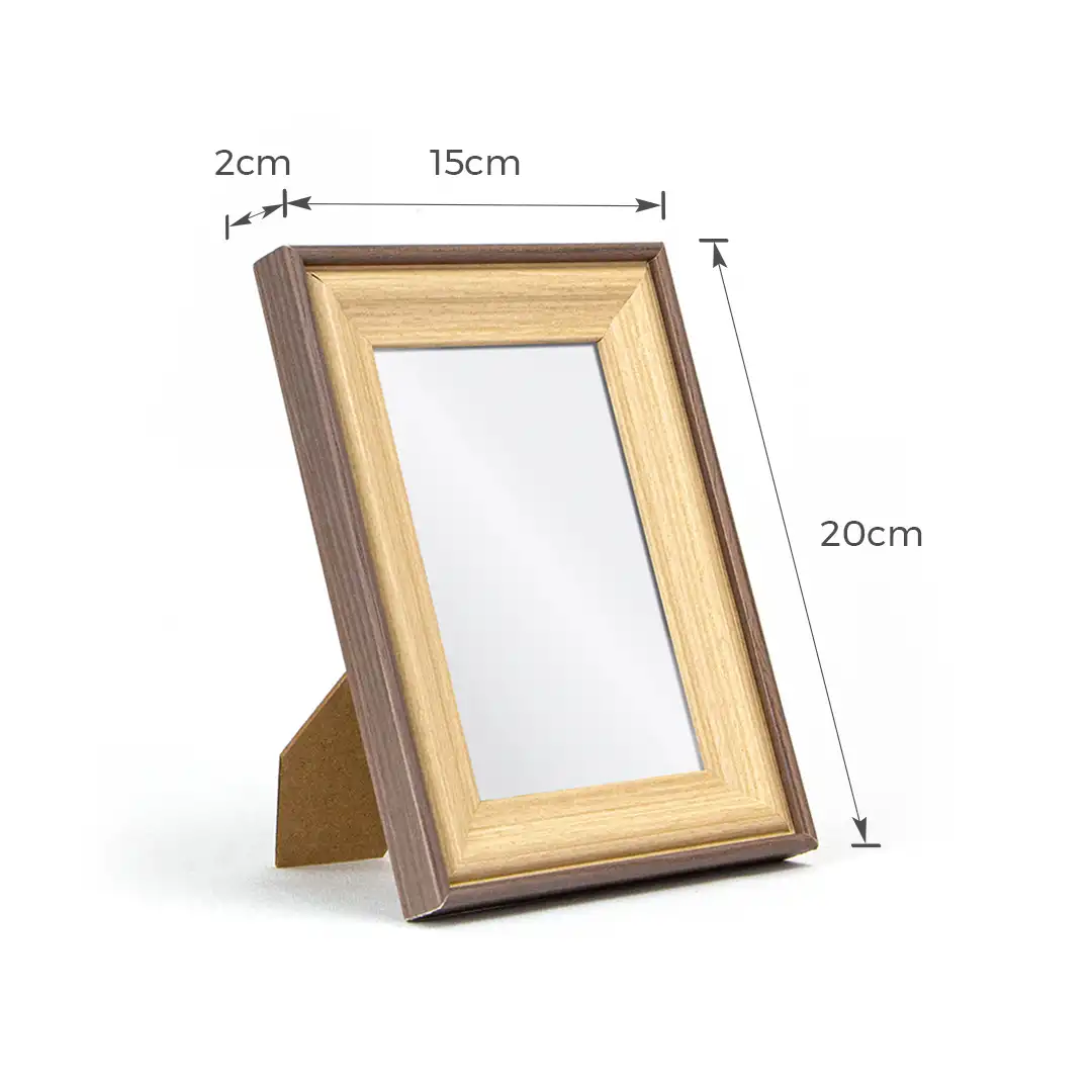 PORTA-RETRATO DECORATIVO 4x6CM EM MDF MARROM ESCURO E MADEIRA CLARA COM PROTEÇÃO EM PLÁSTICO
