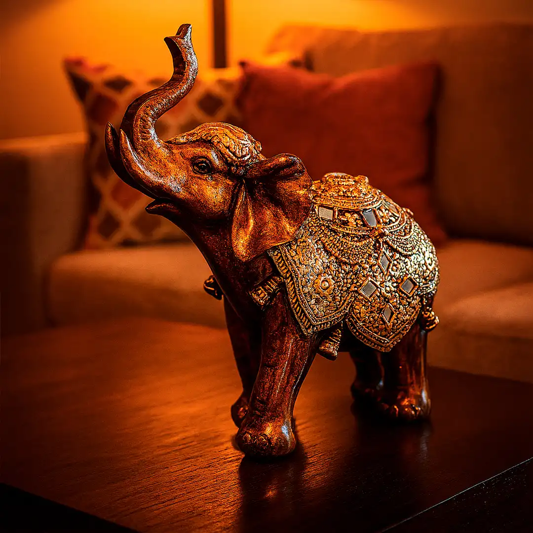 ELEFANTE INDIANO DECORATIVO DE RESINA COM DETALHES DOURADOS 19CM