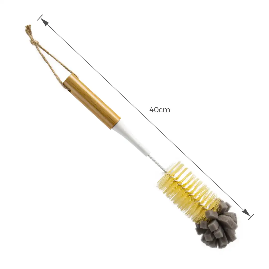 ESCOVA DE LIMPEZA COM CERDAS E ESPONJA – CABO DE BAMBU 40 CM